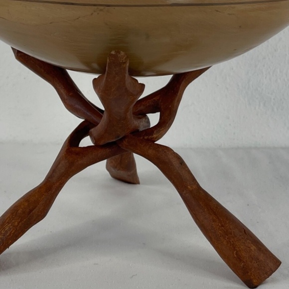 HAND CARVED WOOD COLLAPSIBLE TRIPOD DISPLAY STAND - Picture 1 of 6